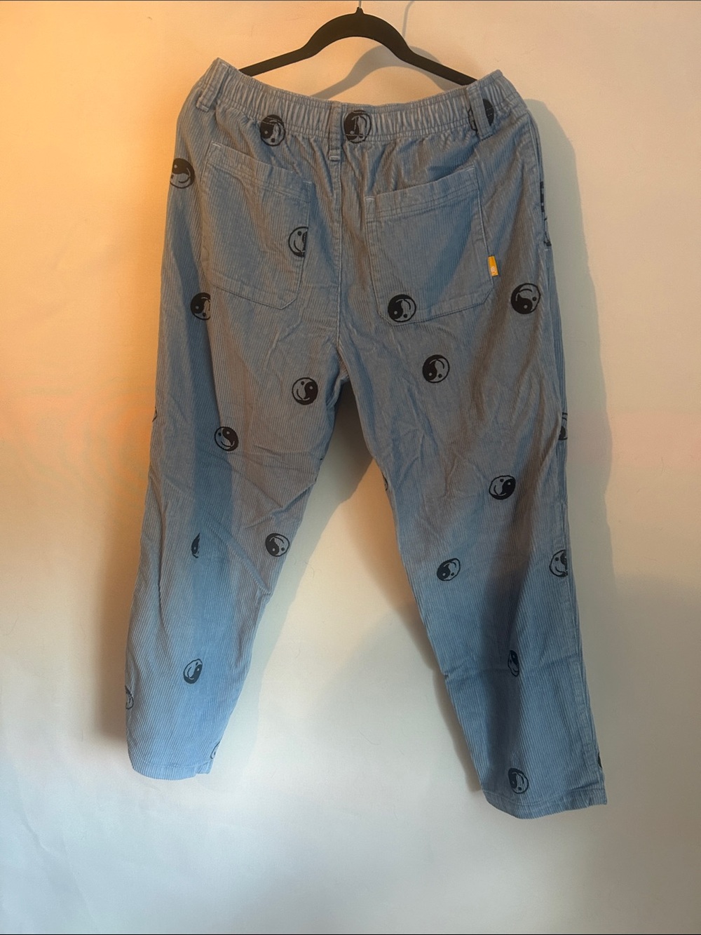 Urban outfitter, NWT size L blue corduroy pants with Yin Yang embroidered - Picture 7 of 7